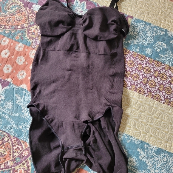 Skims sculpting bodysuit - Picture 2 of 3